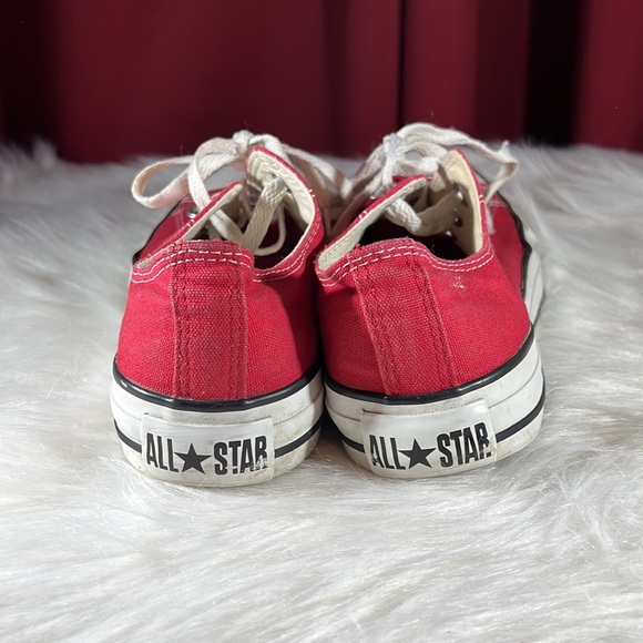 Converse red low top sneakers mens 6 woman’s 8 - Picture 3 of 6